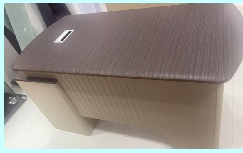 4.5ft office table