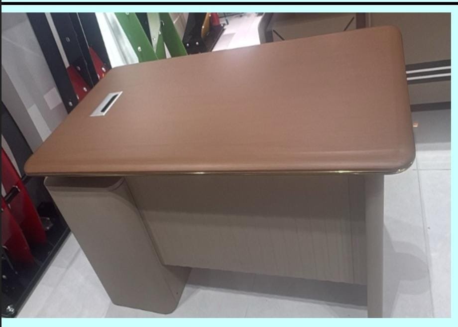4.5ft office table